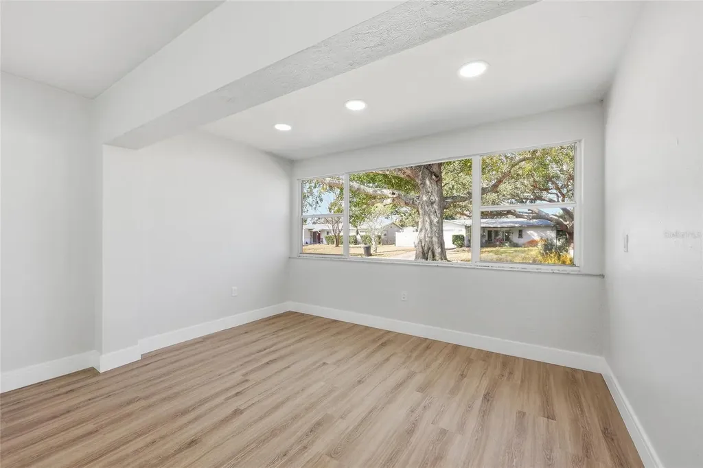 5550 5th Way S St Petersburg FL 33705