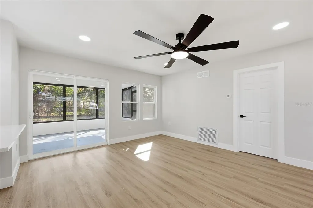 5550 5th Way S St Petersburg FL 33705