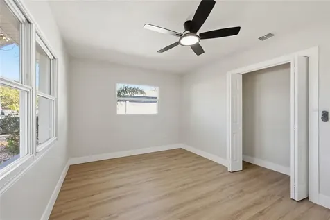 5550 5th Way S St Petersburg FL 33705