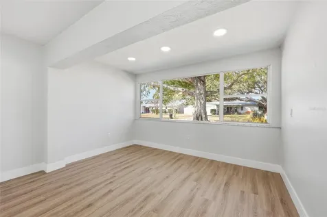 5550 5th Way S St Petersburg FL 33705