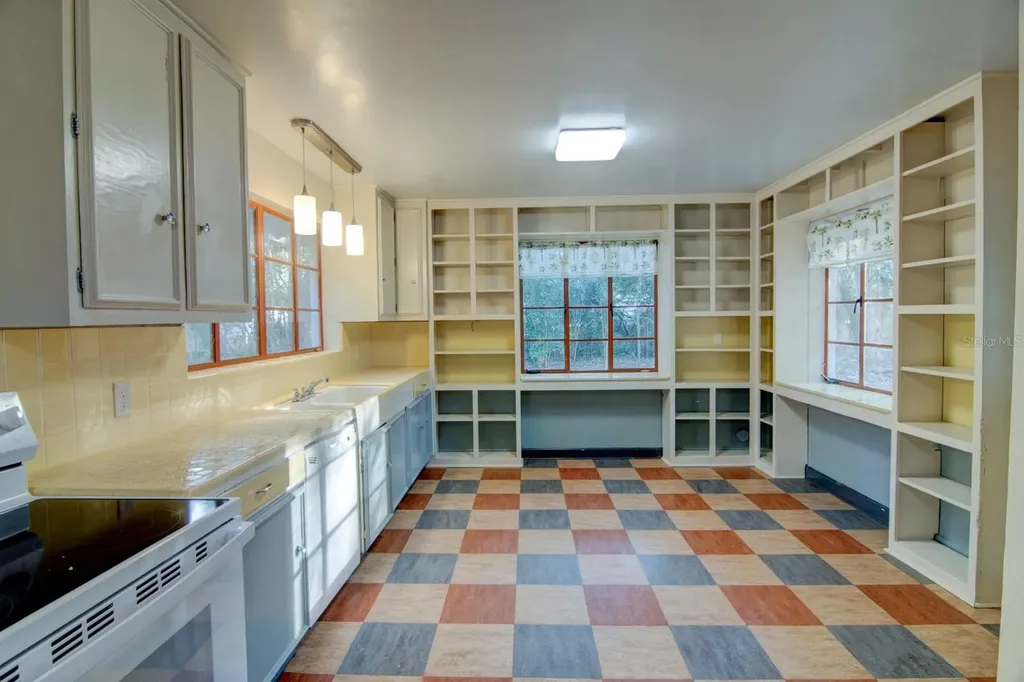 2049 NW 9th Avenue Gainesville FL 32603