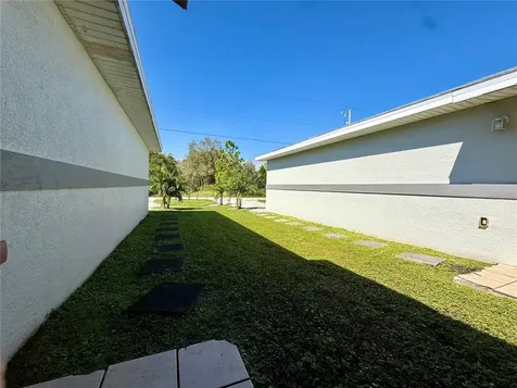 777-779 Bedford Drive Lehigh Acres FL 33974