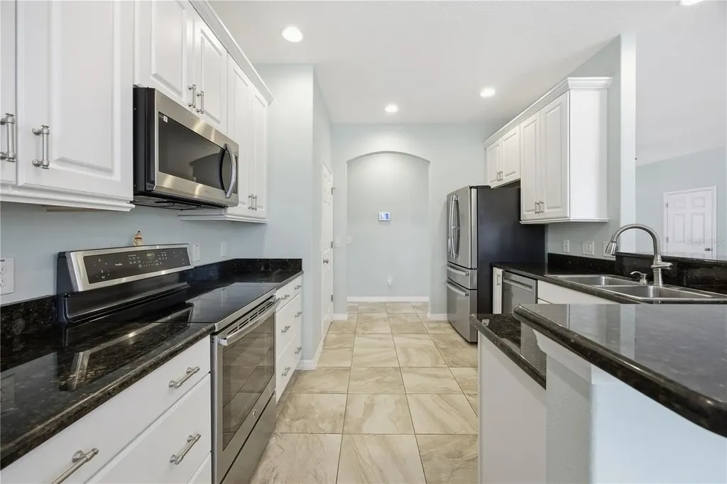 5608 Strong Point Weirsdale FL 32195