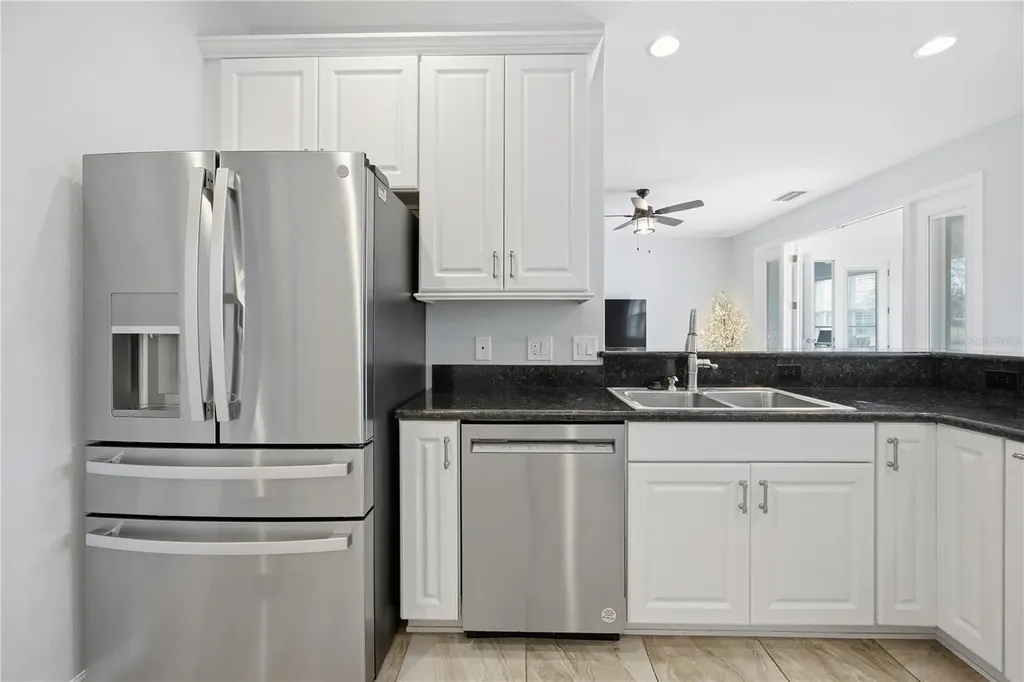 5608 Strong Point Weirsdale FL 32195