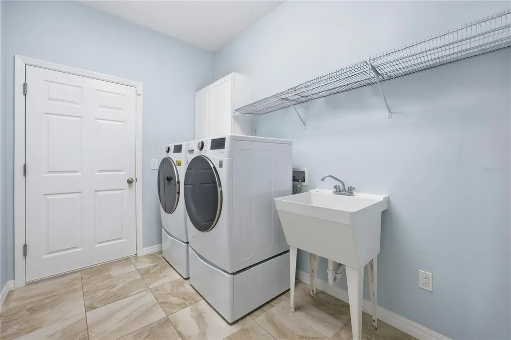 5608 Strong Point Weirsdale FL 32195