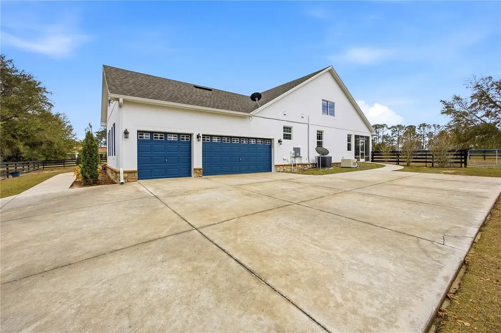 5608 Strong Point Weirsdale FL 32195