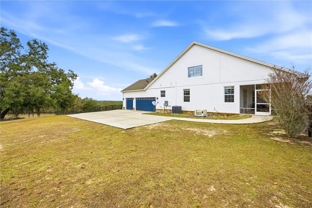 5608 Strong Point Weirsdale FL 32195