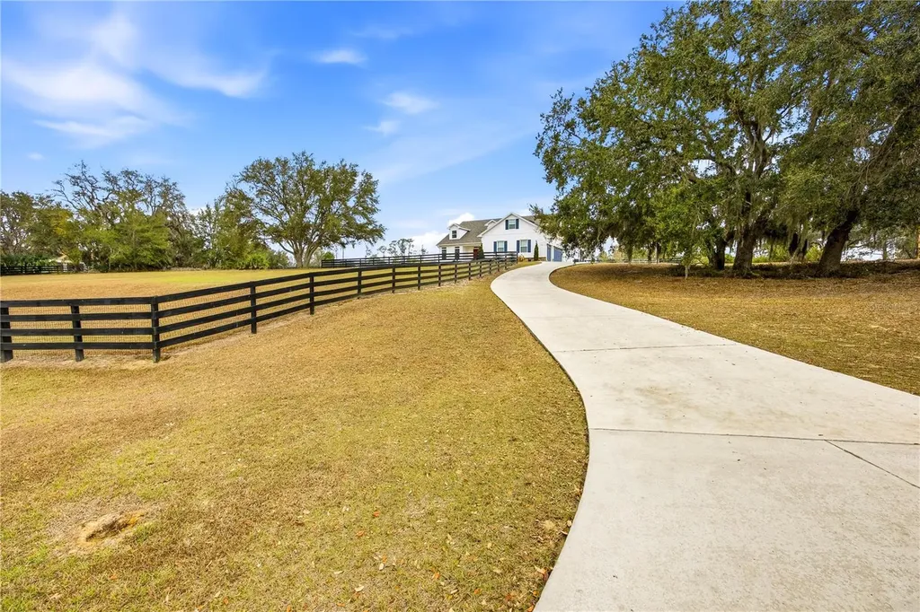 5608 Strong Point Weirsdale FL 32195