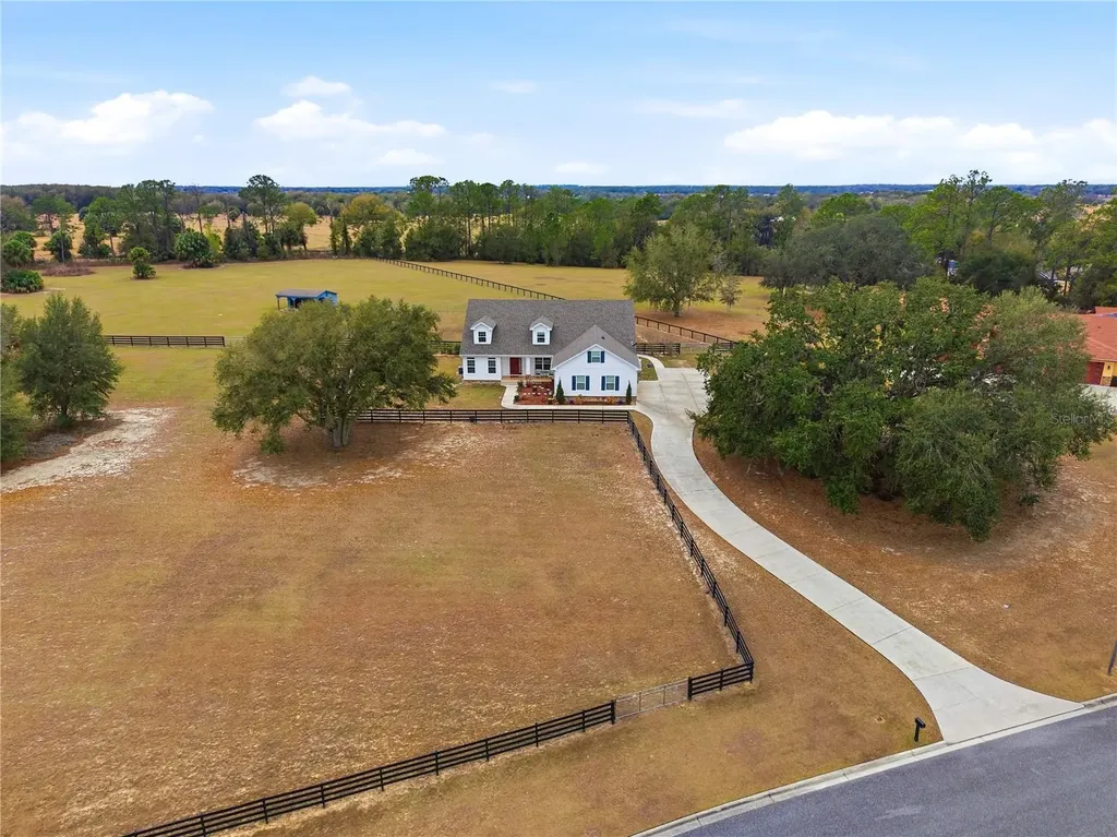 5608 Strong Point Weirsdale FL 32195