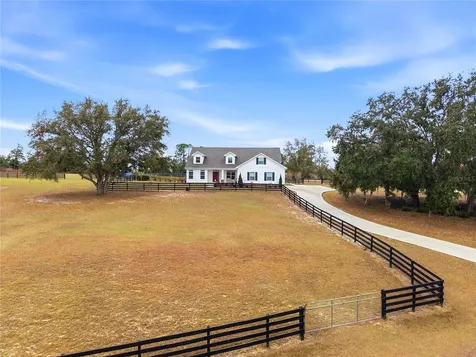 5608 Strong Point Weirsdale FL 32195