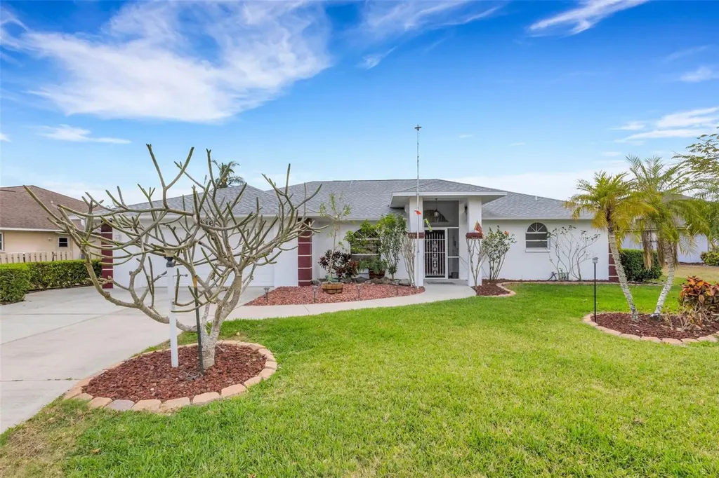 5836 Helen Way Sarasota FL 34243