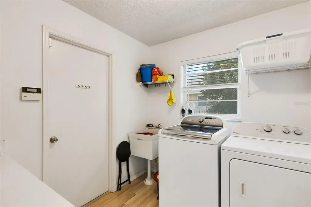 5836 Helen Way Sarasota FL 34243