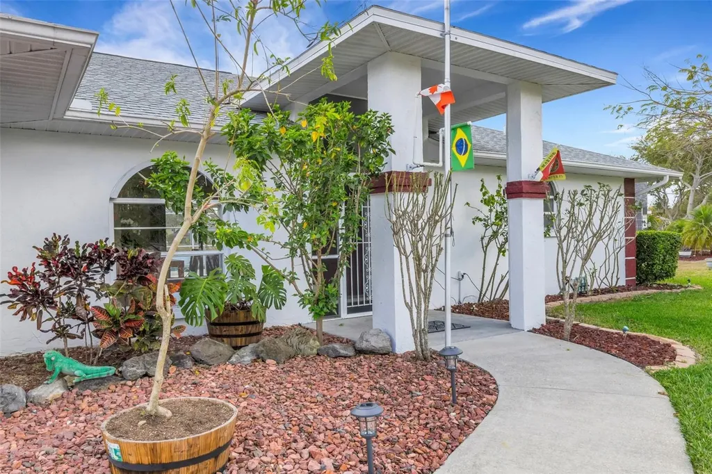 5836 Helen Way Sarasota FL 34243