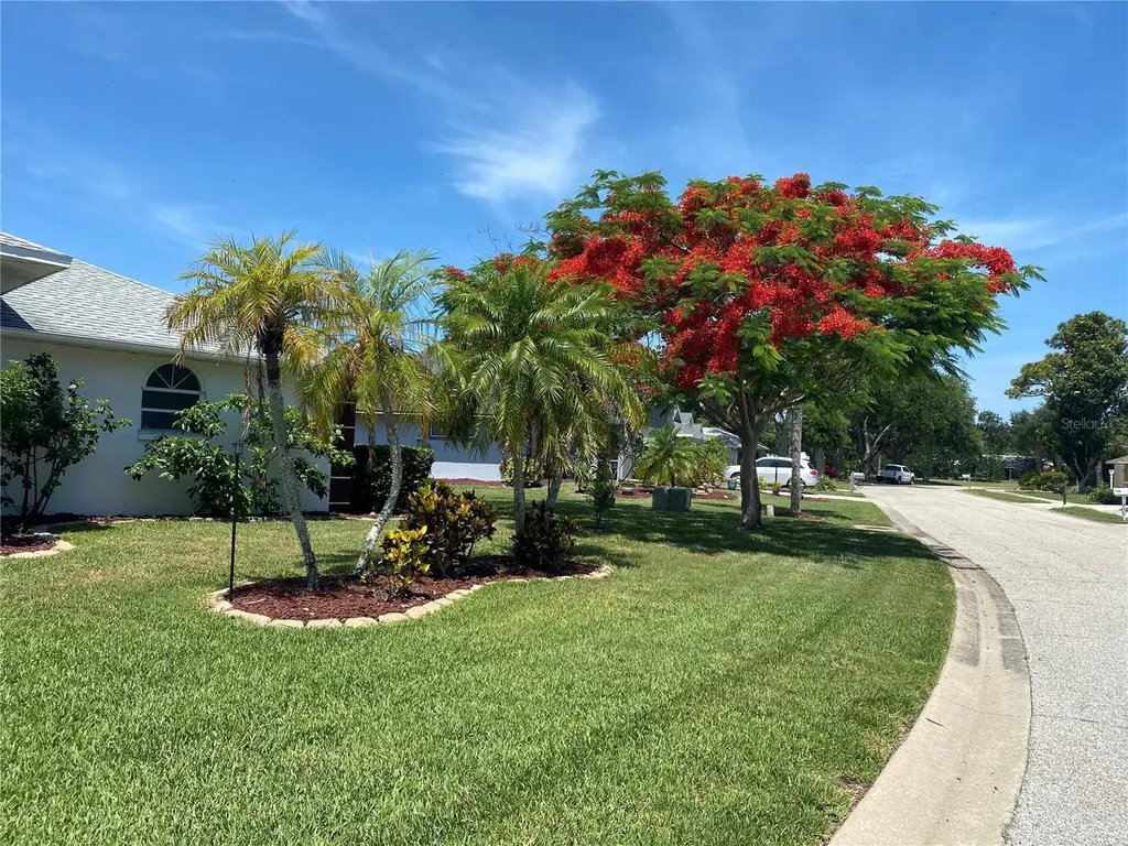 5836 Helen Way Sarasota FL 34243