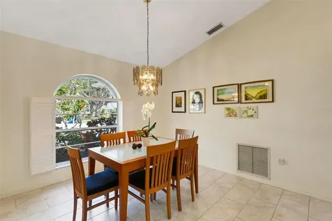 5836 Helen Way Sarasota FL 34243