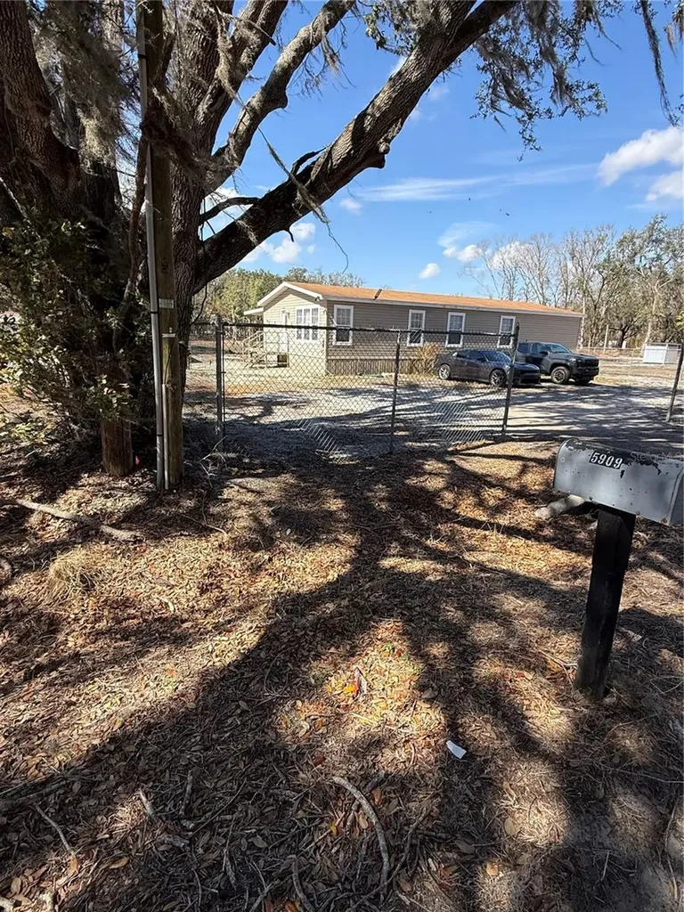 6001 Five Acre Road Plant City FL 33565