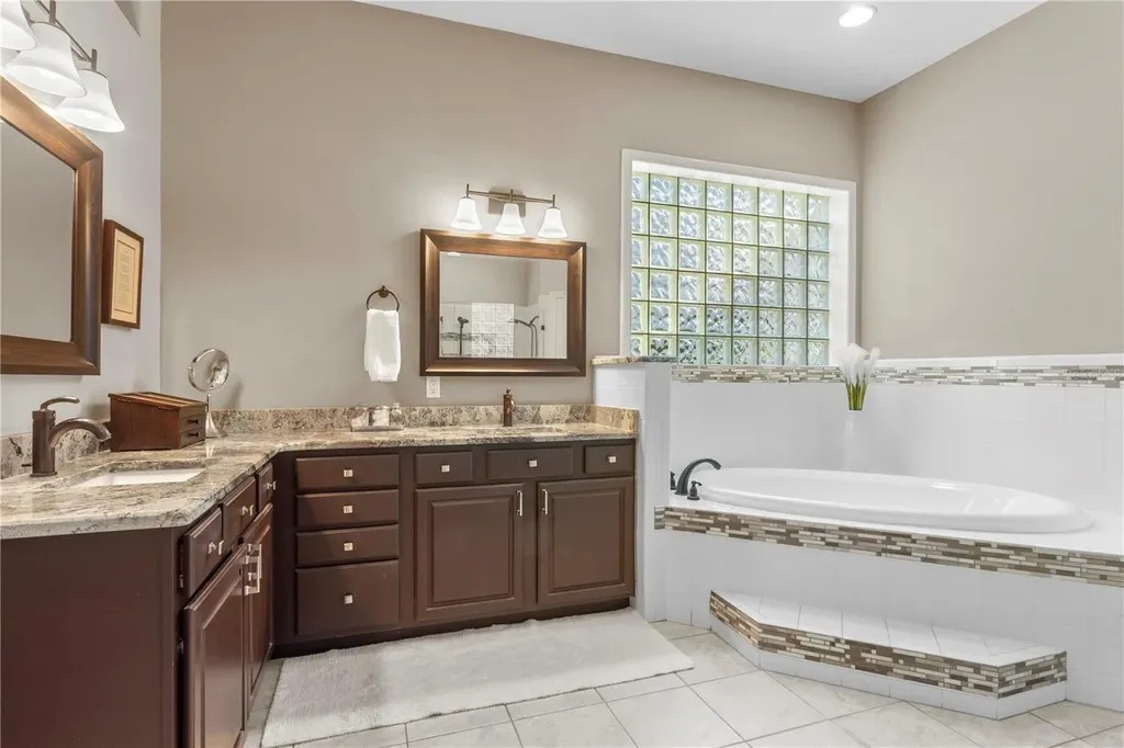 4302 Faircourt Drive Valrico FL 33596