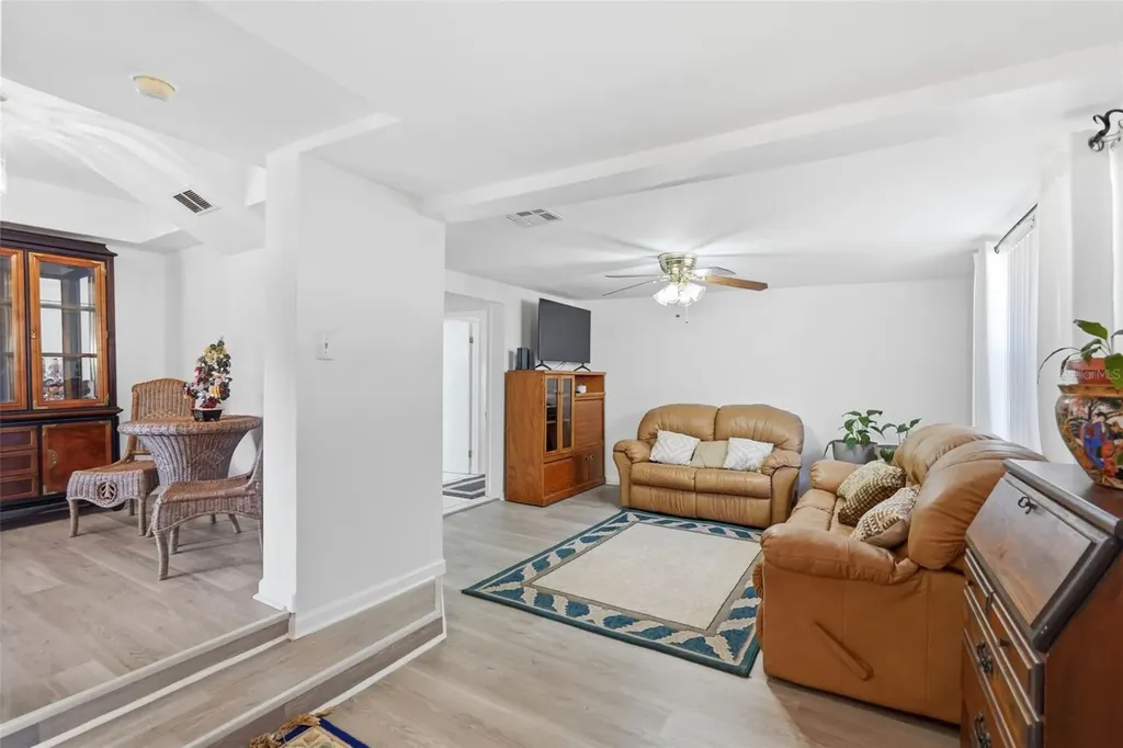 8061 49th Avenue N St Petersburg FL 33709