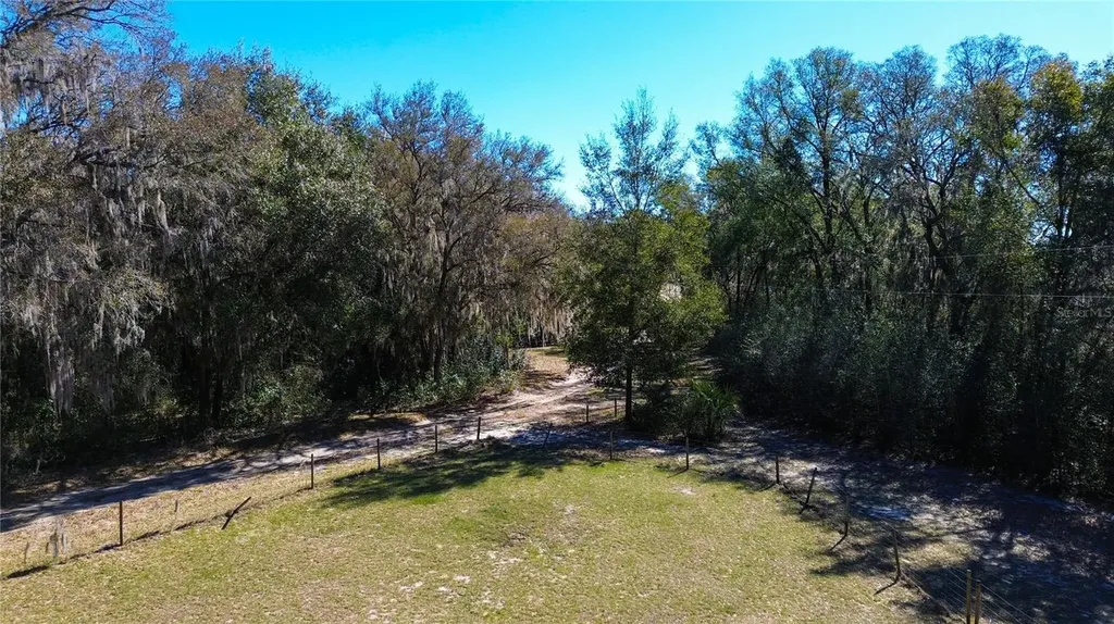 39725 Clay Avenue N Lady Lake FL 32159