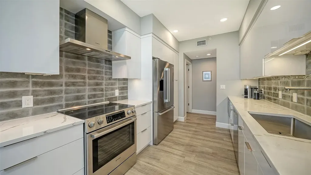 1800 Benjamin Franklin Drive Sarasota FL 34236