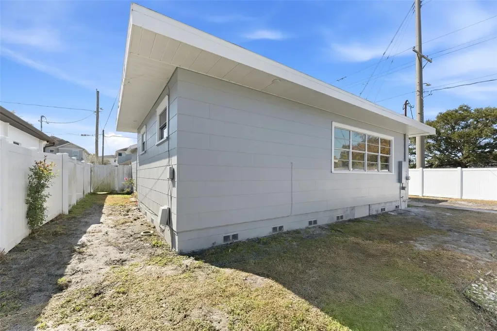 3015 W North B Street Tampa FL 33609