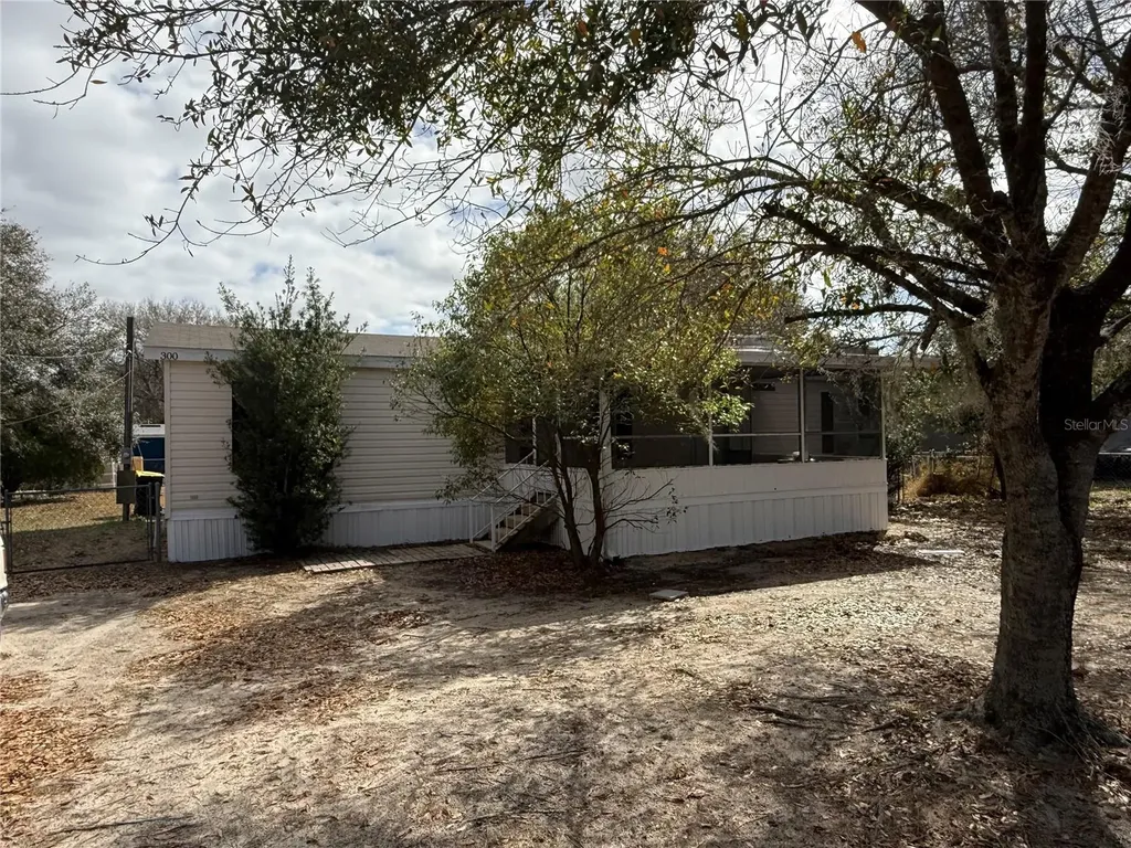 300 Hankin Road Alturas FL 33820