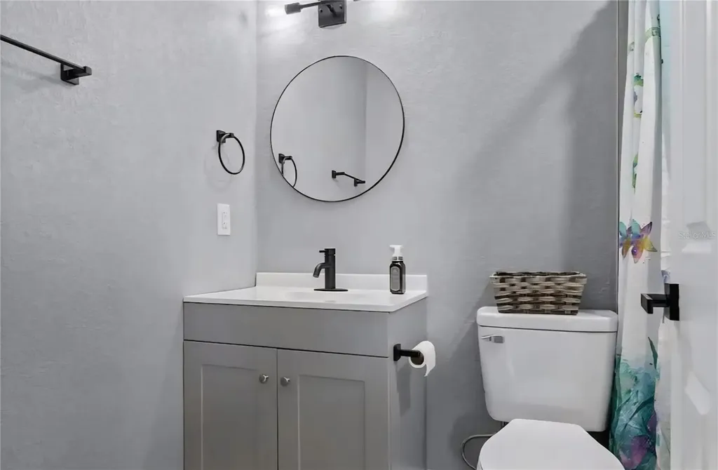 1004 N Betty Lane Clearwater FL 33755