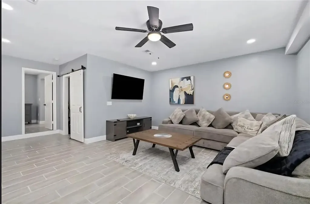 1004 N Betty Lane Clearwater FL 33755