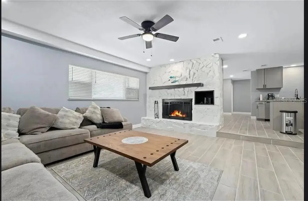 1004 N Betty Lane Clearwater FL 33755