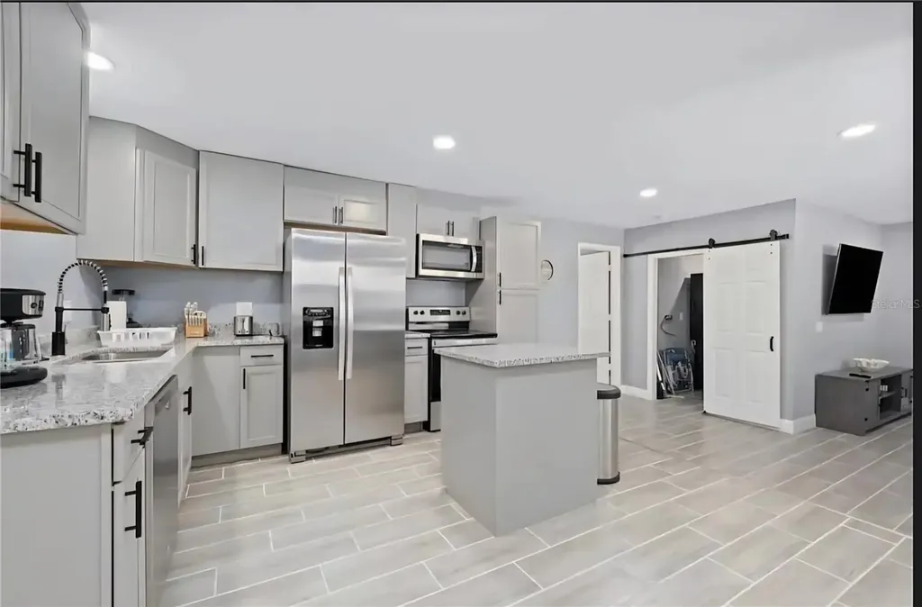 1004 N Betty Lane Clearwater FL 33755