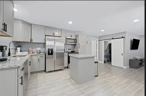 1004 N Betty Lane Clearwater FL 33755