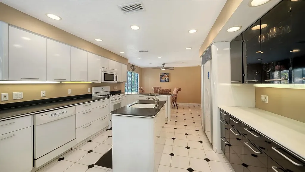 3131 Bayou Sound Longboat Key FL 34228