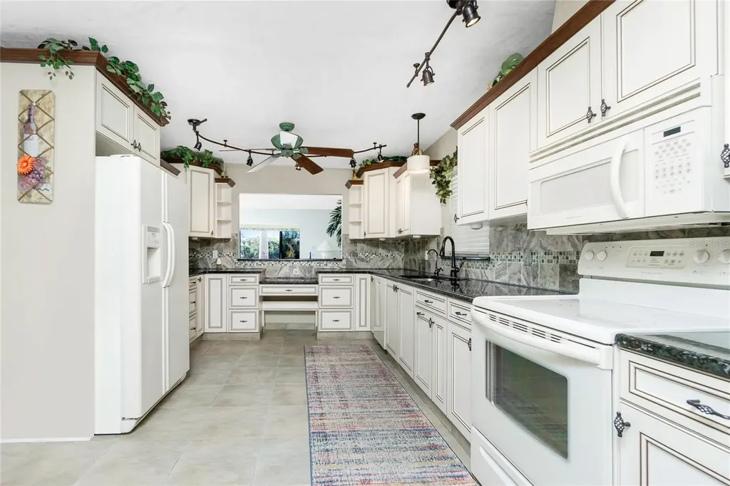 11409 SW Courtney Drive Lake Suzy FL 34269