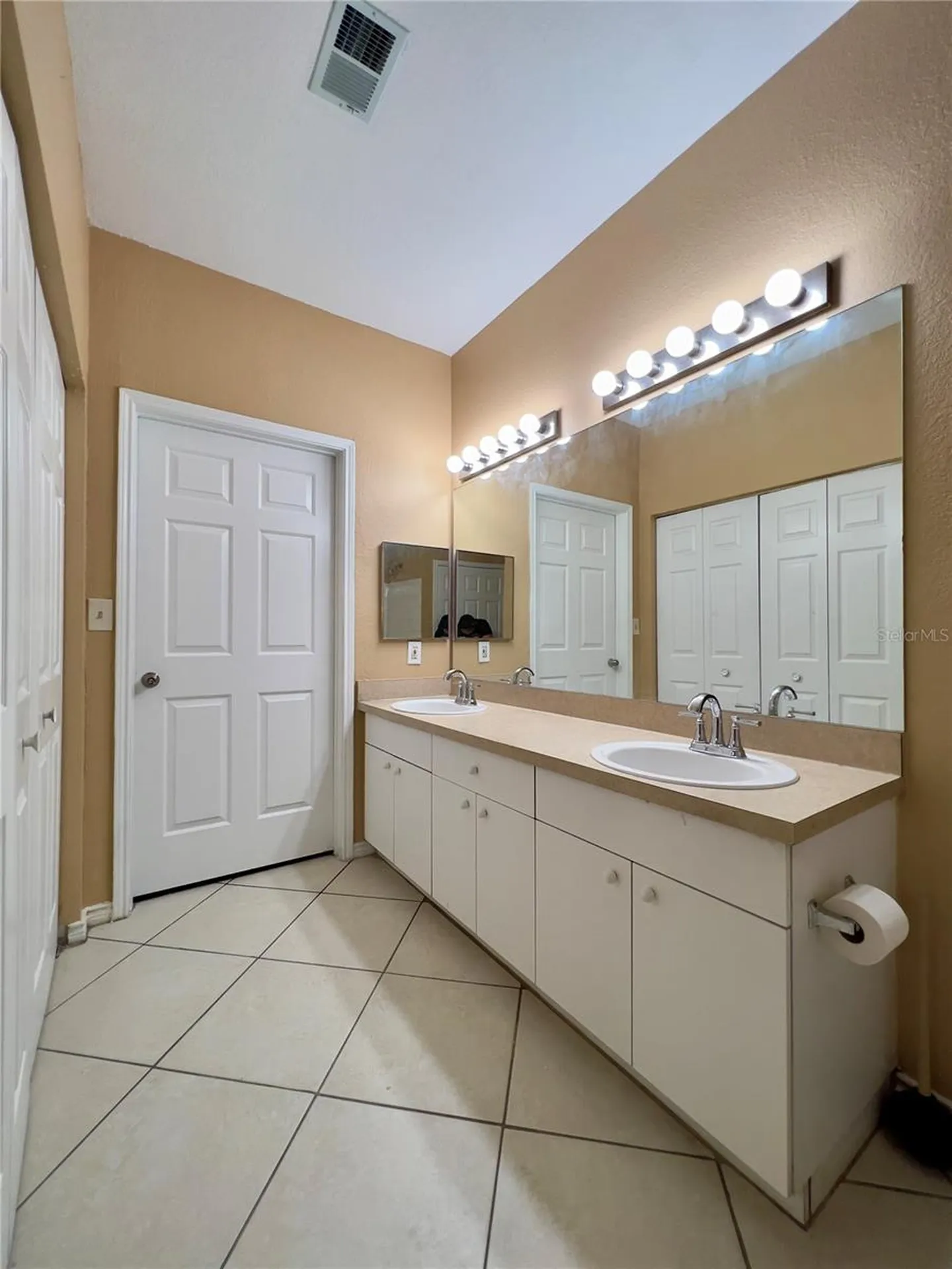 4309 Bayside Village Drive Tampa FL 33615
