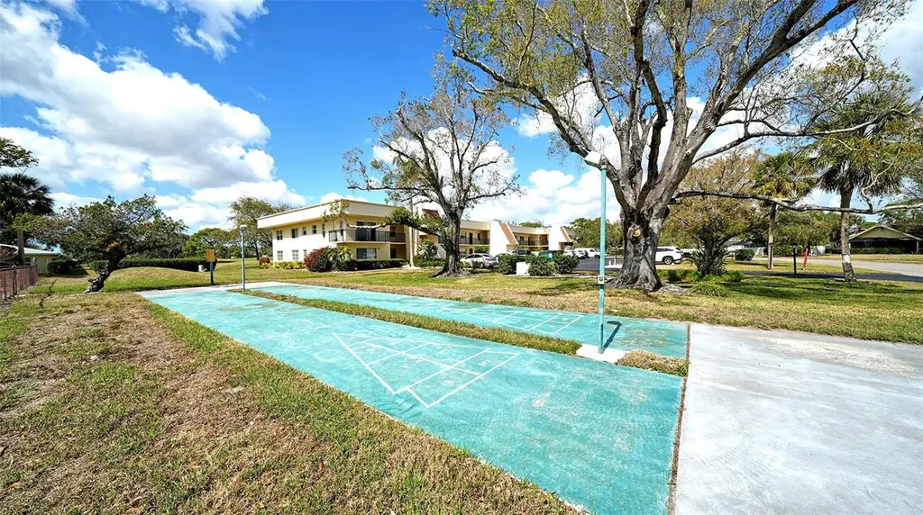 7880 Palm Aire Lane Sarasota FL 34243