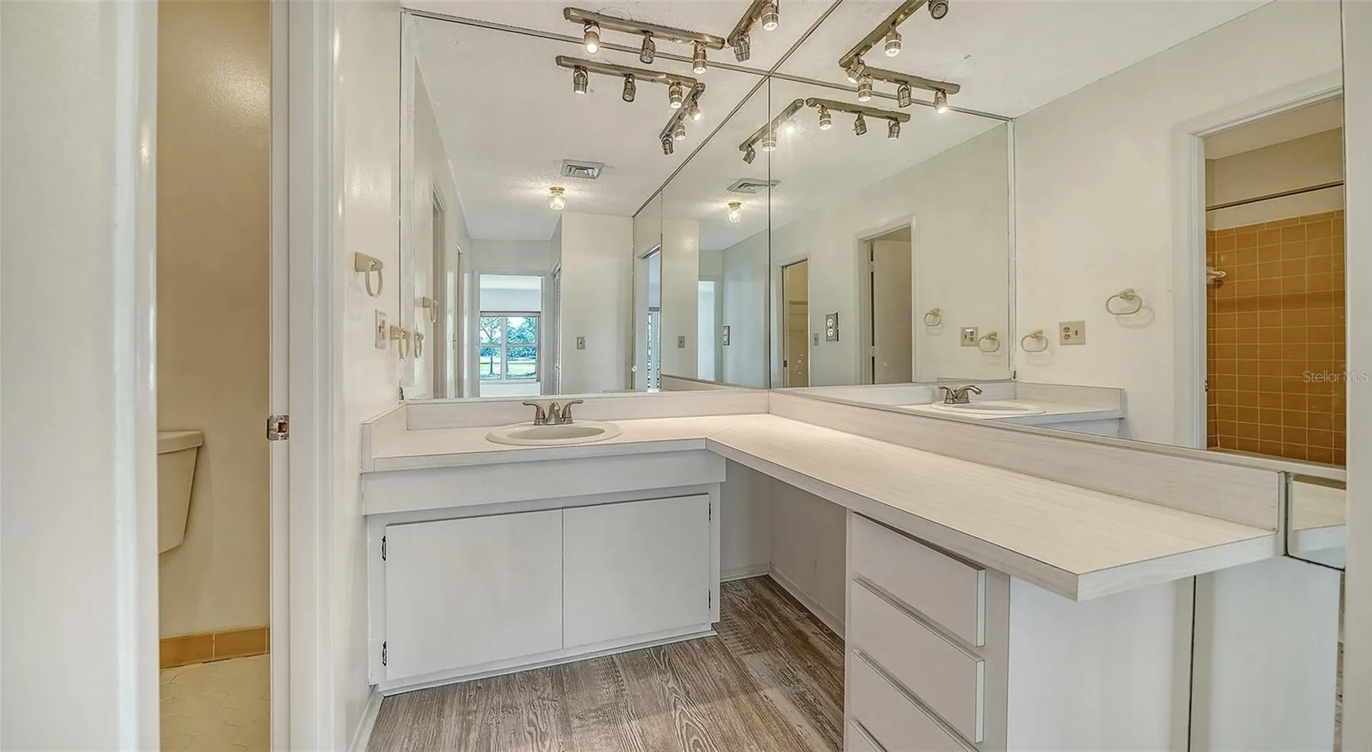 7880 Palm Aire Lane Sarasota FL 34243