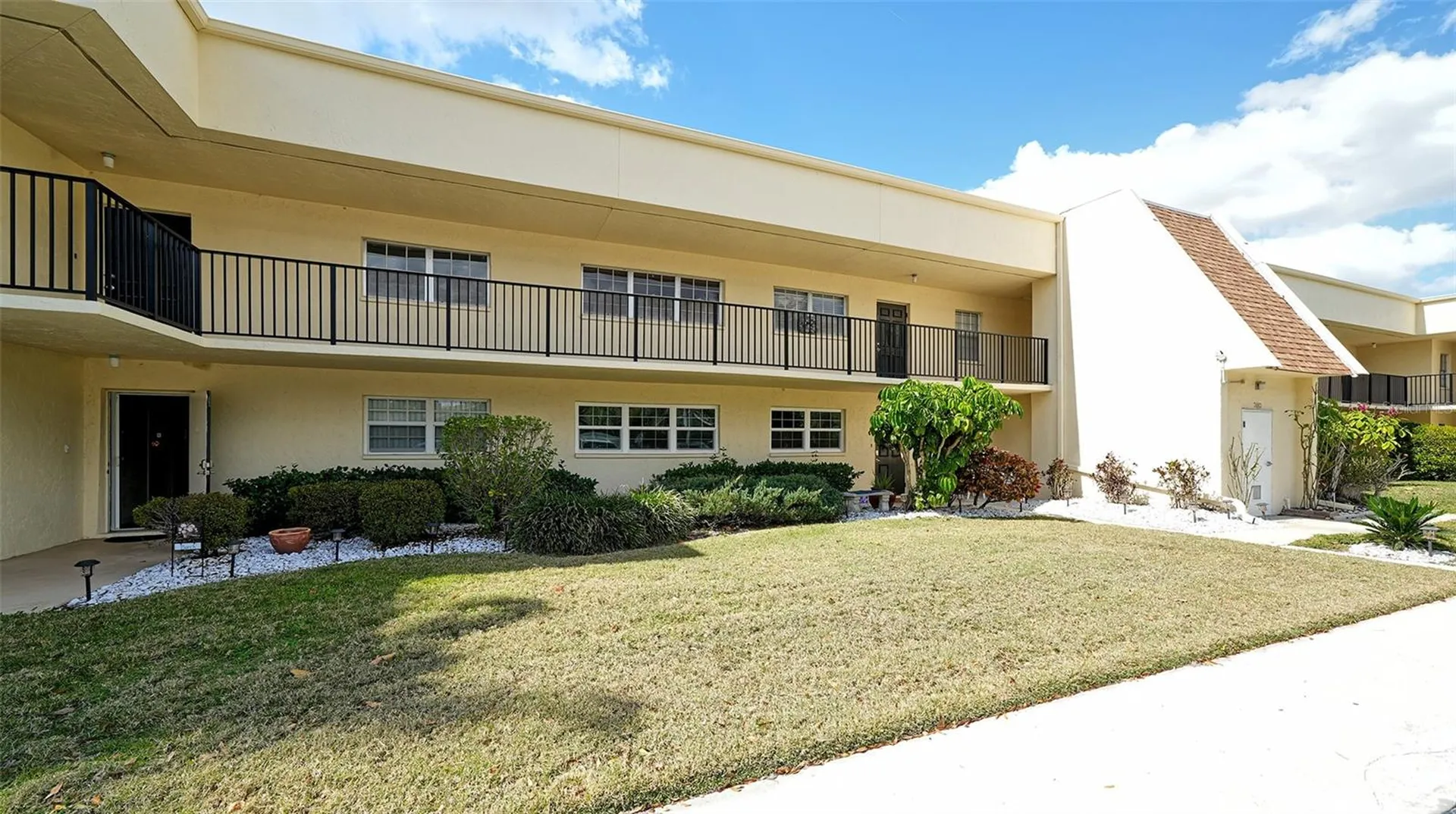 7880 Palm Aire Lane Sarasota FL 34243