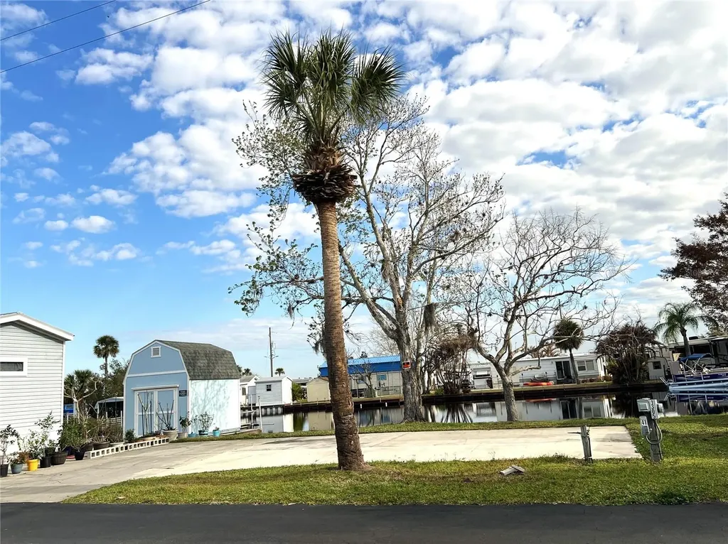 1305 Pine Island Drive N St Cloud FL 34771