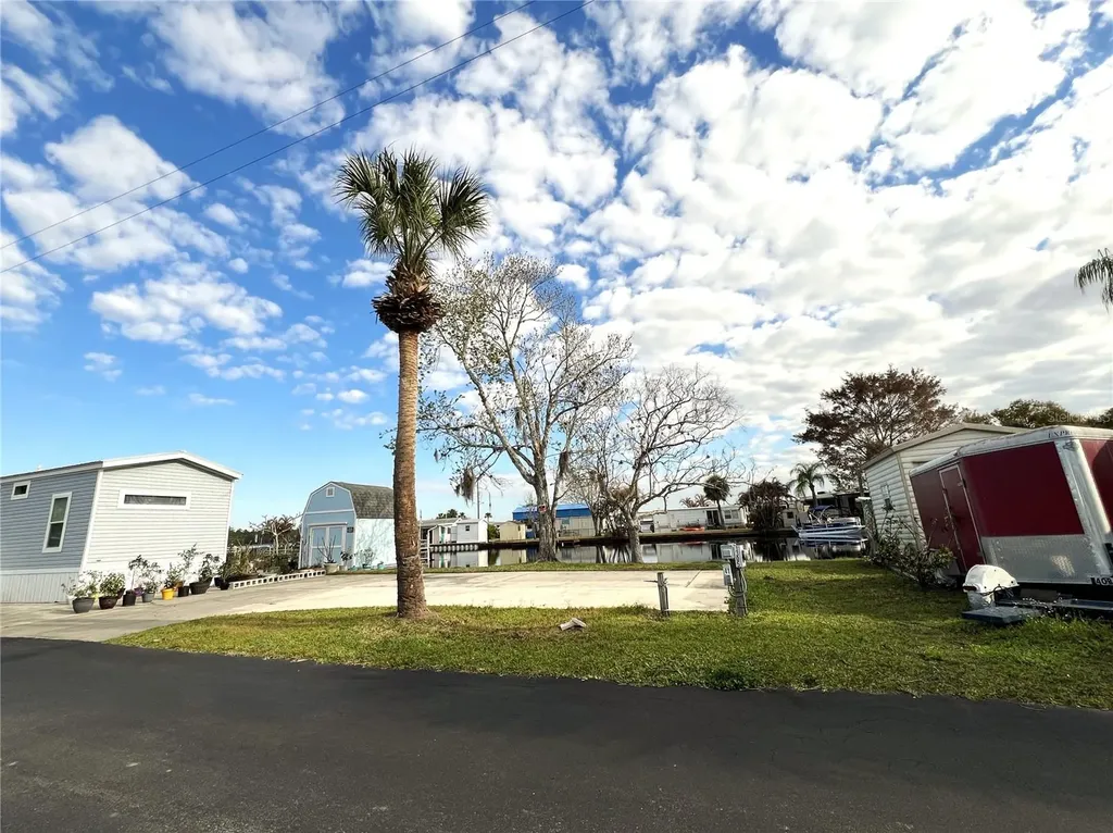 1305 Pine Island Drive N St Cloud FL 34771
