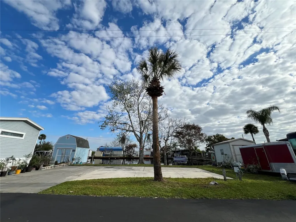 1305 Pine Island Drive N St Cloud FL 34771