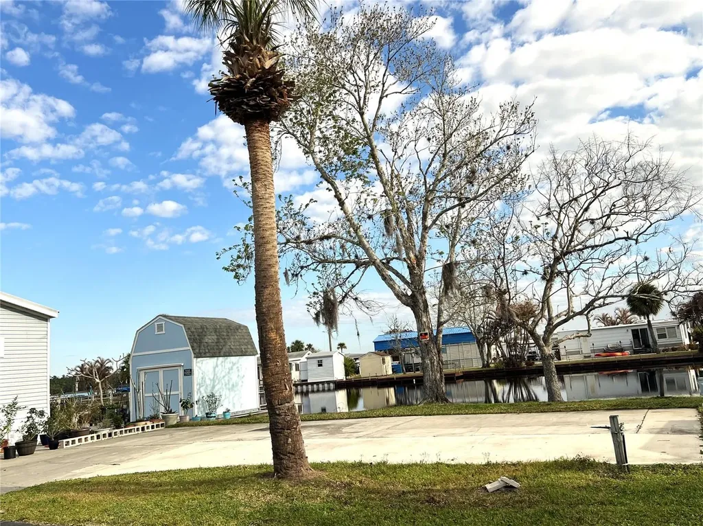 1305 Pine Island Drive N St Cloud FL 34771
