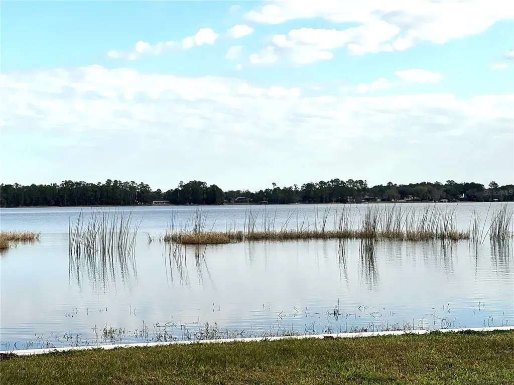 1305 Pine Island Drive N St Cloud FL 34771