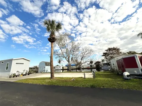 1305 Pine Island Drive N St Cloud FL 34771