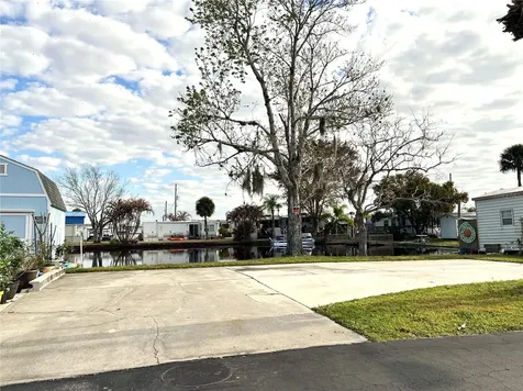 1305 Pine Island Drive N St Cloud FL 34771