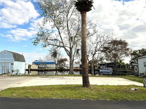 1305 Pine Island Drive N St Cloud FL 34771