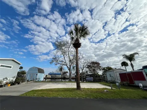 1305 Pine Island Drive N St Cloud FL 34771