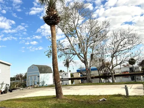 1305 Pine Island Drive N St Cloud FL 34771