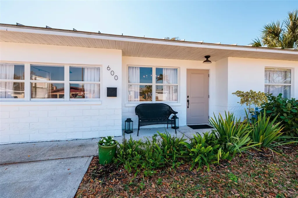 600 74th Avenue N St Petersburg FL 33702
