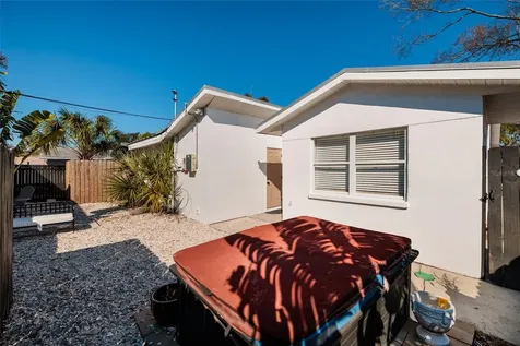 600 74th Avenue N St Petersburg FL 33702