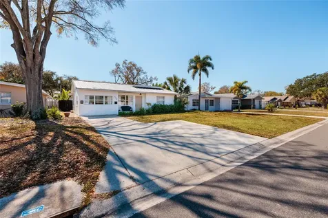 600 74th Avenue N St Petersburg FL 33702